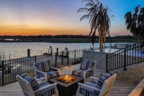 Waterfront Paradise, Private Pool & Dock, Poolside TV & Multi-TV Game Room
